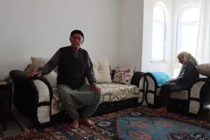 - "İlçemizde 3 yıldan fazla zamandır depremzede kardeşlerimiz evlerinde oturuyor.