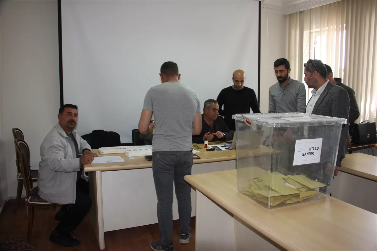 Kilis'te iki sınır kapısında oy verme işlemi başladı
