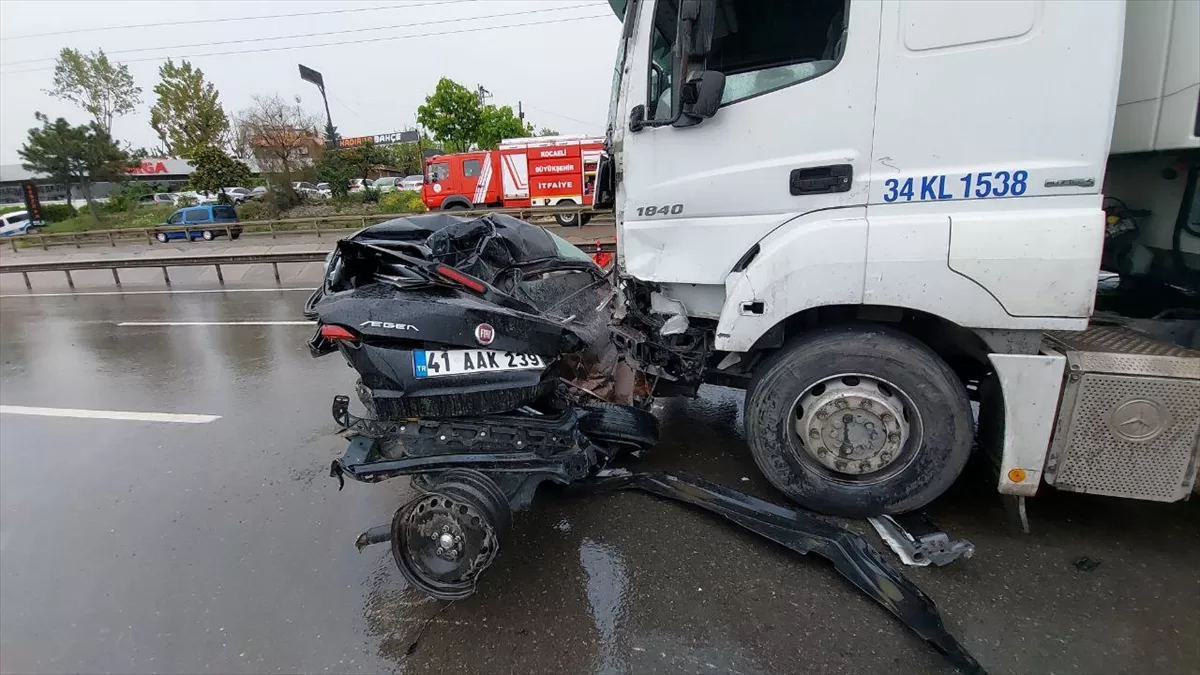 Kocaeli'de meydana gelen zincirleme trafik kazasında 9 kişi yaralandı