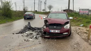 KOCAELİ (AA) – Kocaeli'nin Gebze ilçesinde iki otomobilin çarpışması sonucu
