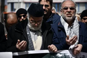 KONYA (AA) – Konya'da cuma namazı sonrası bir araya gelen