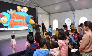 MALATYA (AAA) – Kahramanmaraş merkezli depremlerden etkilenen Malatya'daki çocuklar, "Kral