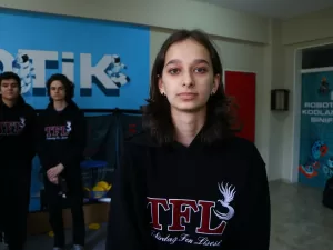 TEKİRDAĞ (AA) – İstanbul'da düzenlenen "VEX Robotics Türkiye Şampiyonası"nda tasarladıkları