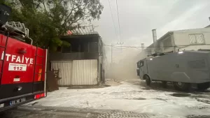 MERSİN (AA) – Mersin'in Akdeniz ilçesindeki bir mobilya fabrikasında çıkan