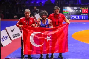 - Adem Burak, finalde karşılaştığı son dünya ve Avrupa şampiyonu