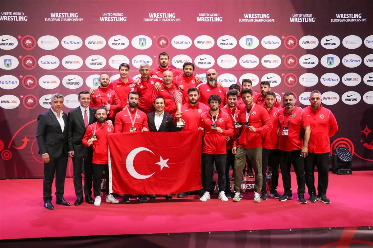 Milli güreşçiler, Avrupa Şampiyonası'nda 17 madalya kazandı