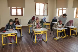 EDİRNE (AA) – CİHAN DEMİRCİ – Edirne'de yaşayan Roman kadınlar