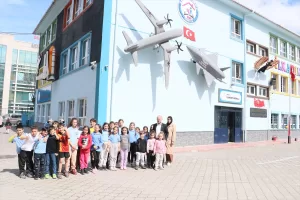 SAMSUN (AA) – Samsun'un İlkadım ilçesinde bir ilkokulun duvarına yerleştirilen