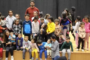 - Keman sanatçısı Canan Anderson, şarkıcı Züleyha Ortak ve oyuncu