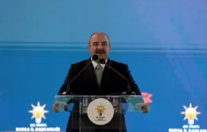 - "Şu anda son dönemde siyasi çekişmelere, yedili koalisyonun içerisindeki