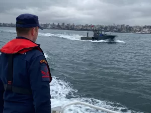 - Aralarında tekne sahibinin de olduğu 4 kişiye yasak sahada