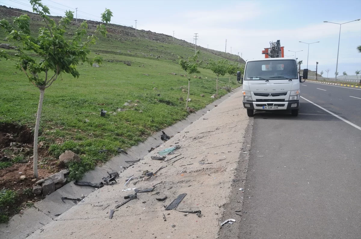 Şırnak'ta otomobilin platformlu kamyonete çarpması sonucu 2 kişi öldü, 8 kişi yaralandı