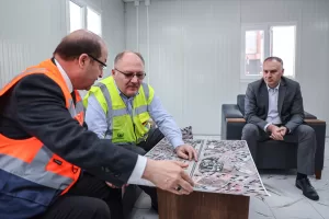 SİVAS (AA) – Sivas'ta, Numune Hastanesi ayrımında yaşanan trafik yoğunluğunu