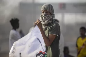 HARTUM (AA) – Sudan’da binlerce kişi, asker ile siviller arasında
