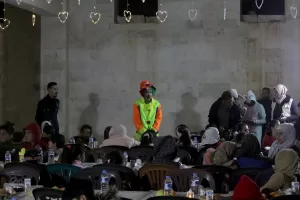 AZEZ (AA) – Suriye'nin kuzeyindeki Halep’in Azez ilçesindeki Suriyeli yetimler,