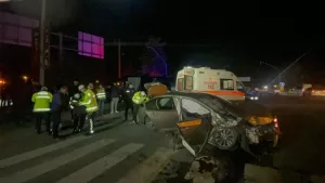 TEKİRDAĞ (AA) – Tekirdağ'ın Marmaraereğlisi ilçesinde tur minibüsü ile otomobilin