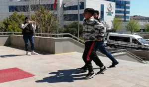 TEKİRDAĞ (AA) – Tekirdağ'ın Çerkezköy ilçesinde çocuklara şeker dağıtan sivil