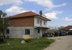 UŞAK (AA) – Uşak'ın Eşme ilçesinde Parkinson hastası karısını öldüren