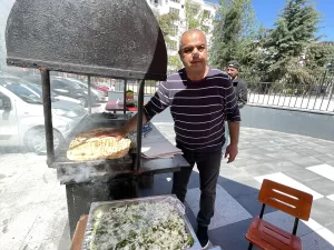 - Depremde evi ağır hasar gördükten sonra kızının yanına yerleşen