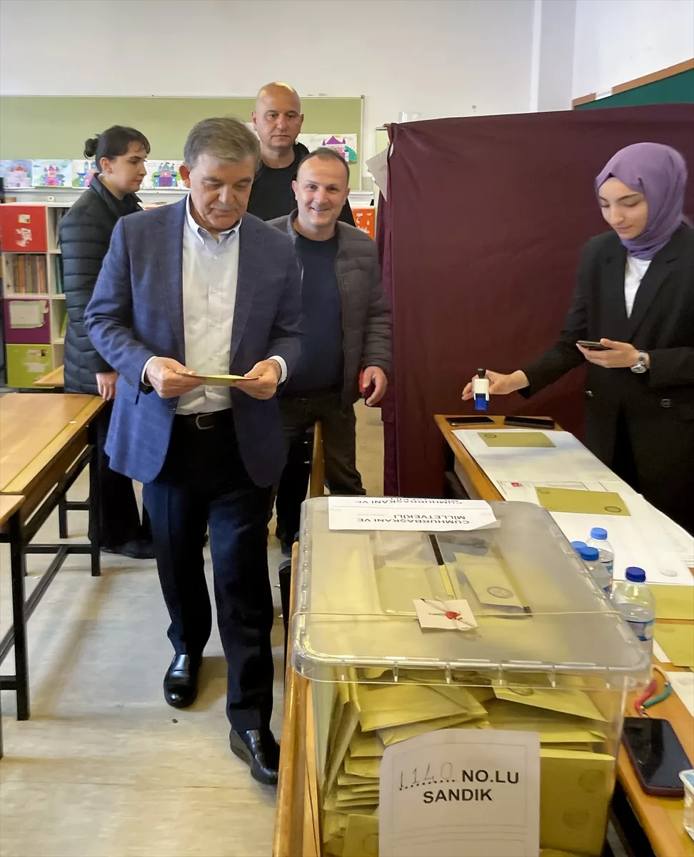 11. Cumhurbaşkanı Abdullah Gül, İstanbul'da oyunu kullandı