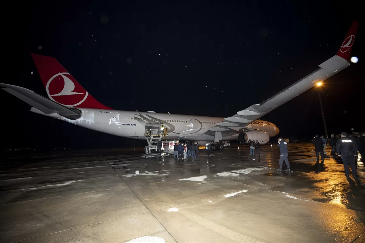 14 Mayıs seçimi için yurt dışında kullanılan oyları taşıyan uçak Ankara'ya indi