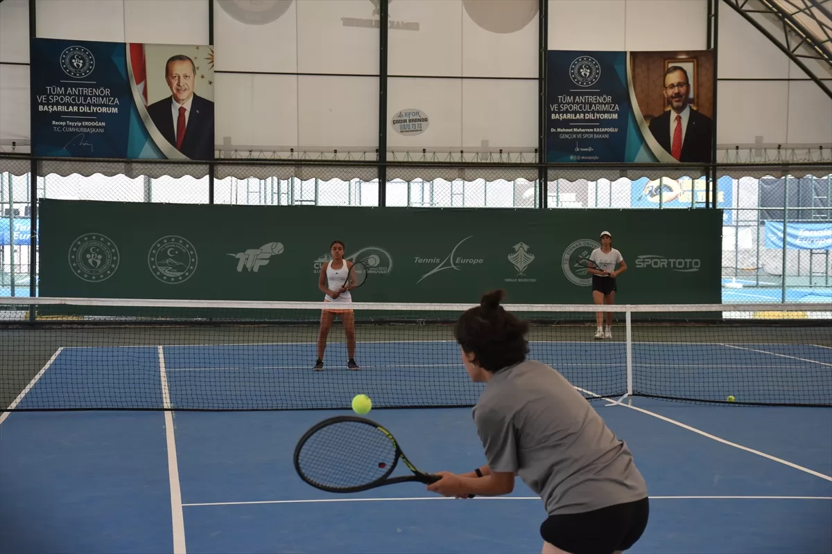 2. Uluslararası Cudi Cup Tenis Turnuvası'nda çeyrek ve yarı final maçları yapıldı