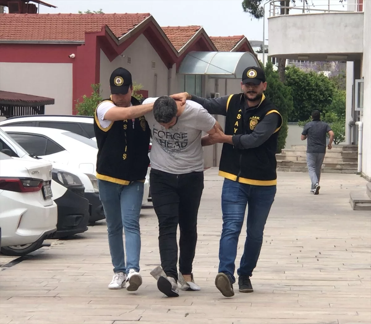 Adana'da “kafa atarak” bir kişinin ölümüne neden olan zanlı tutuklandı