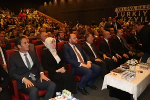 - "Bu seçim aynı zamanda Türkiye'ye umutla bakan ve dua