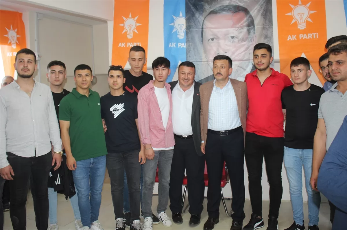 AK Parti'li Dağ, partisinin İzmir'deki üye katılım töreninde konuştu: