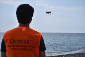 ANTALYA (AA) – Antalya'nın Kemer ilçesinde, denizde boğulma tehlikesi geçirenlere