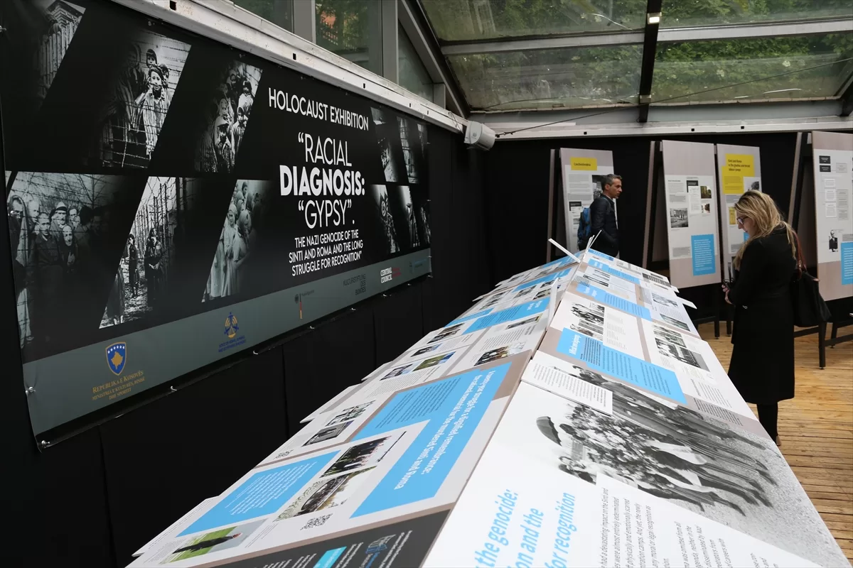 Auschwitz kampında soykırıma uğrayan Romanlara adanan sergi Kosova'da açıldı