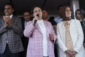 - "Rehavete kapılmadan 28 Mayıs'ta Cumhurbaşkanımızı yeniden açık ara cumhurbaşkanı