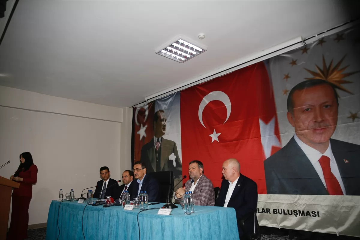 Bakan Fatih Dönmez, Eskişehir'de muhtarlar ve STK temsilcileriyle buluştu: