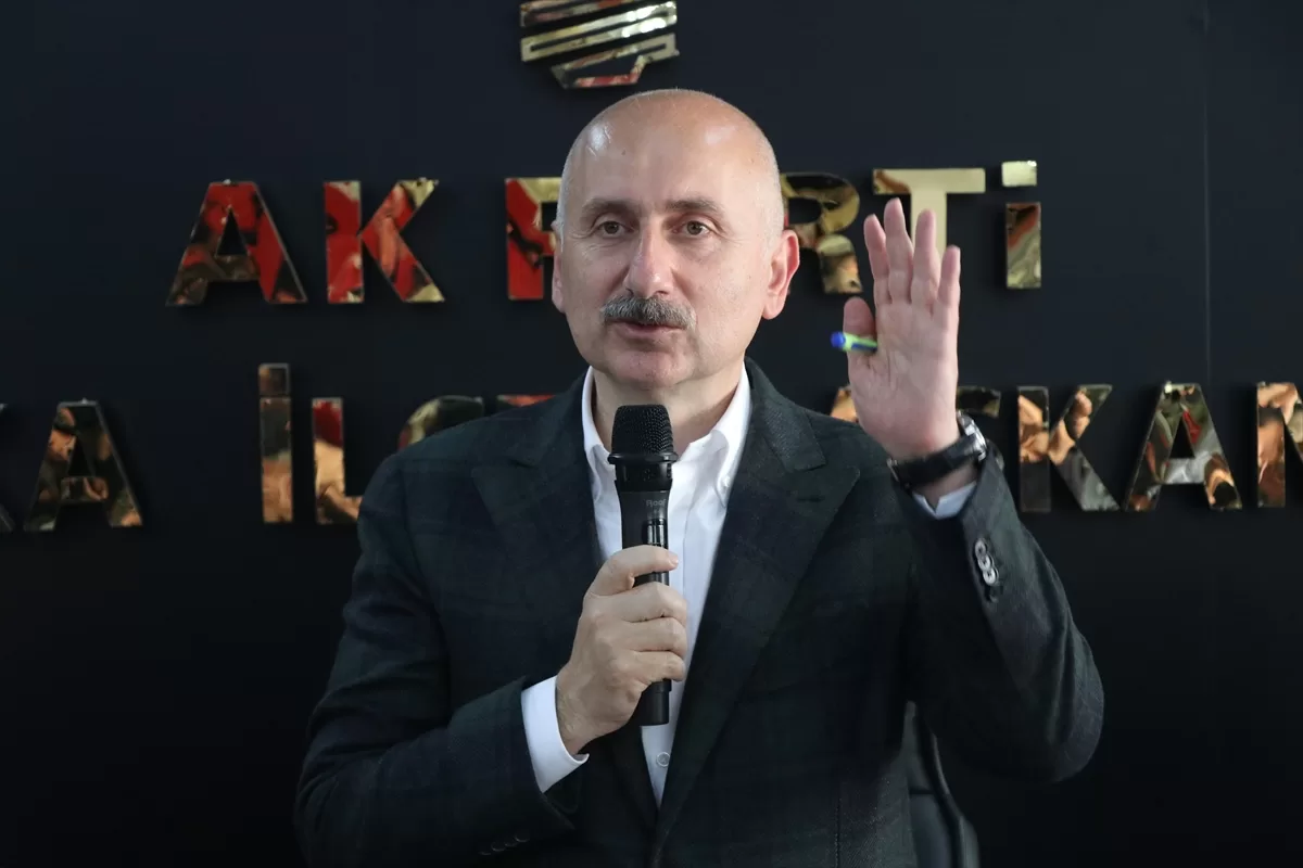 Bakan Karaismailoğlu, Maçka ilçesinde partililerle bir araya geldi: