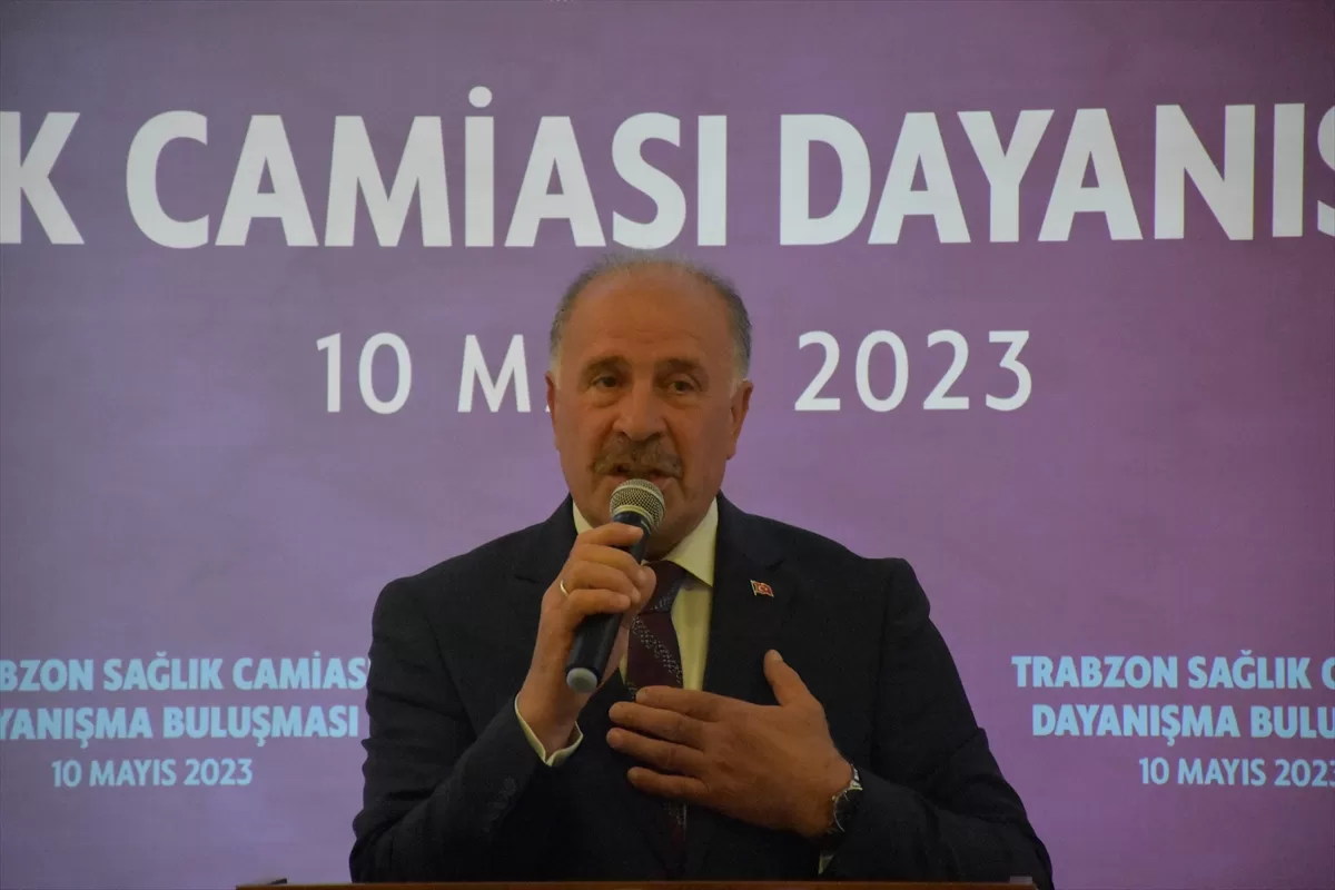 Bakan Karaismailoğlu, Trabzon'da sağlık personelleriyle bir araya geldi: