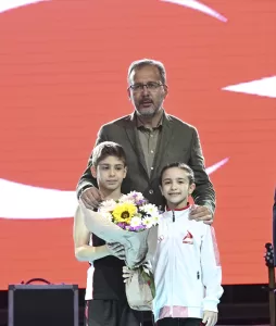 İZMİR (AA) – Gençlik ve Spor Bakanı Mehmet Muharrem Kasapoğlu,