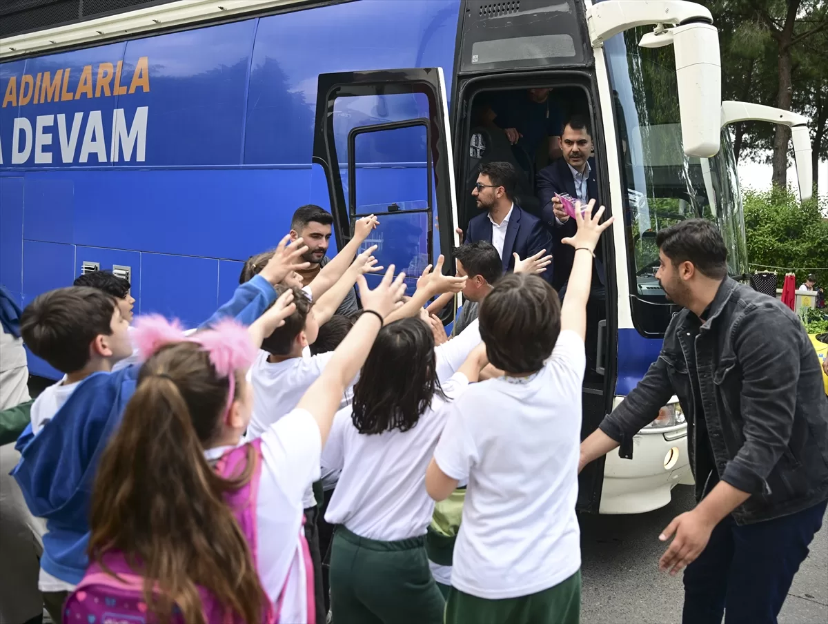 Bakan Kurum, seçim otobüsünden vatandaşlara seslendi: