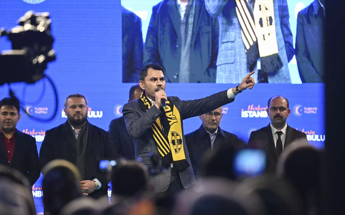 Bakan Murat Kurum Üsküdar'da vatandaşlarla buluştu: