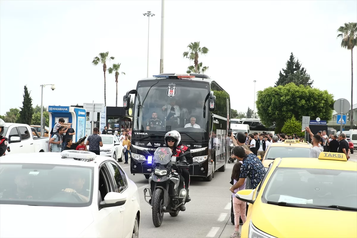 Beşiktaş kafilesi Adana'ya geldi