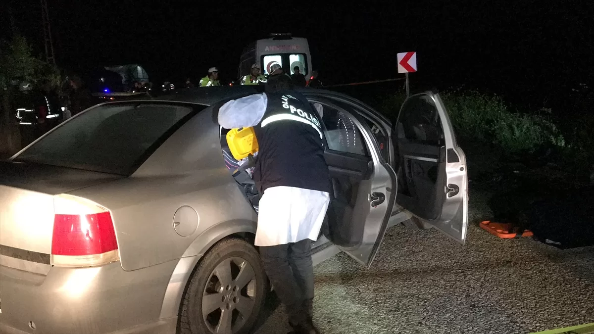Bilecik'te gölet yolunda çarpışan iki otomobilden birinin sürücüsü öldü