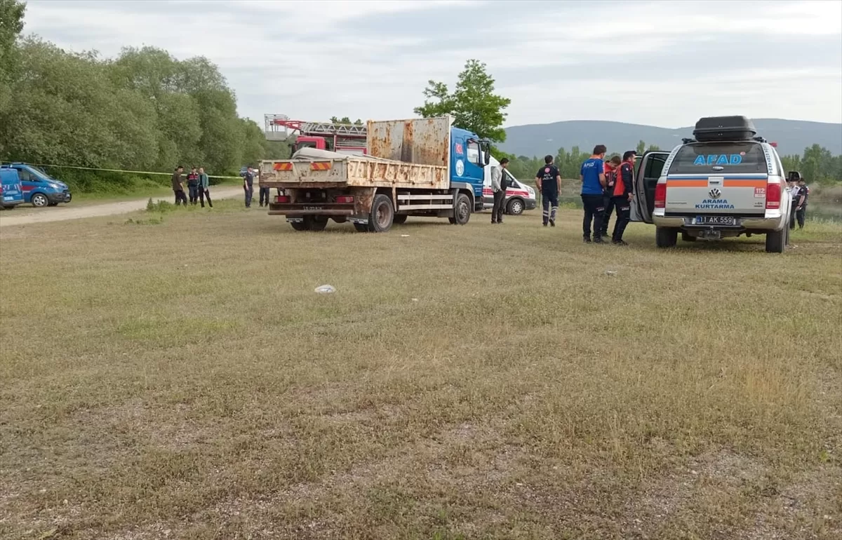 GÜNCELLEME – Bilecik'te gölete düşen otomobildeki 3 kişi öldü, 2 kişi kurtuldu