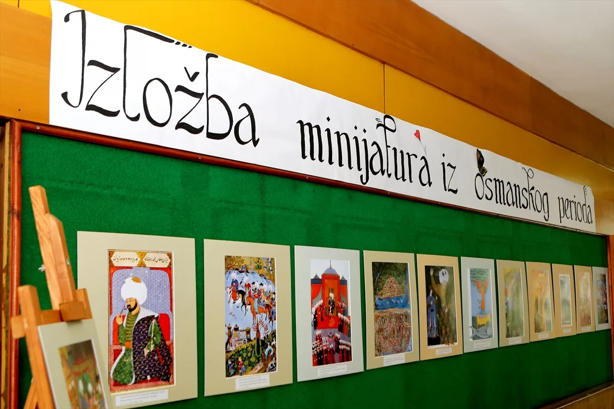 Bosna Hersek'in Tuzla şehrinde “Renklerin Zamanda Yolculuğu” minyatür sergisi açıldı