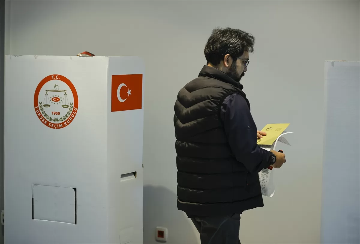 Bosna Hersek'te Türk vatandaşı seçmenler 14 Mayıs seçimleri için sandık başında