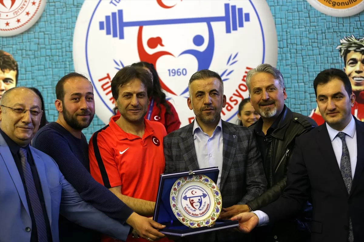 Büyükler Türkiye Halter Şampiyonası Sivas'ta sürüyor