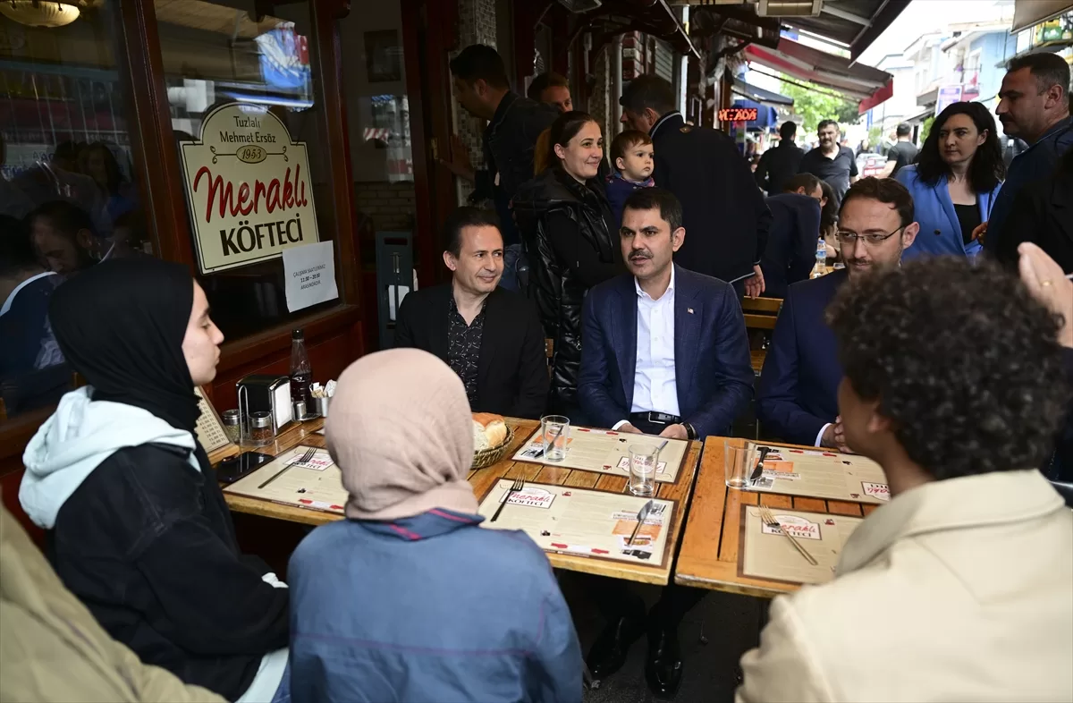 Bakan Kurum, AK Parti Tuzla İlçe Başkanlığını ziyaret etti: