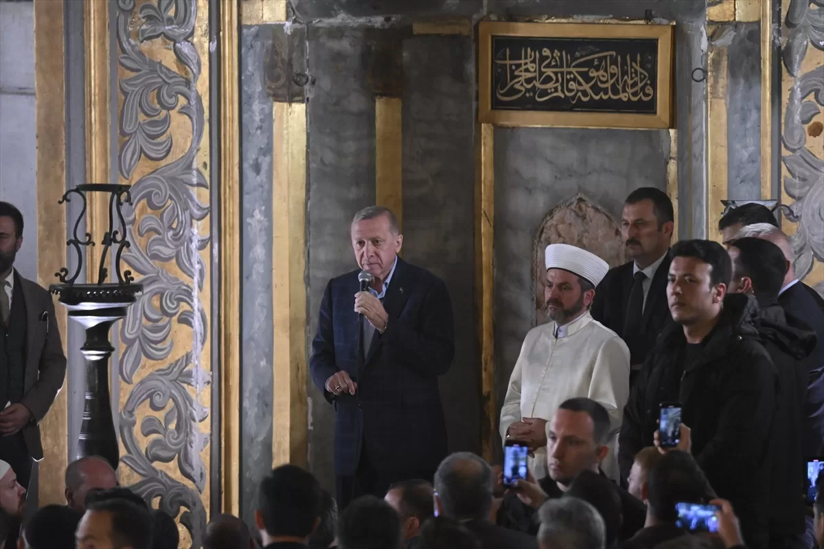 Cumhurbaşkanı Erdoğan, Ayasofya-i Kebir Cami-i Şerifi'nde namaz kıldı, Kur'an okudu