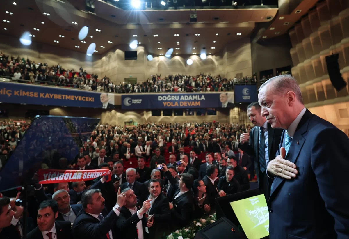 Cumhurbaşkanı Erdoğan: “Zaten birinci turda kazandık… Aman ha. Zafer sarhoşluğu içinde yola devam edemeyiz. Çok çalışacağız.”