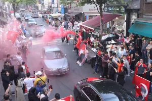 - Türklerin yoğun olarak yaşadığı Schaerbeek semtinde caddelere çıkan çok