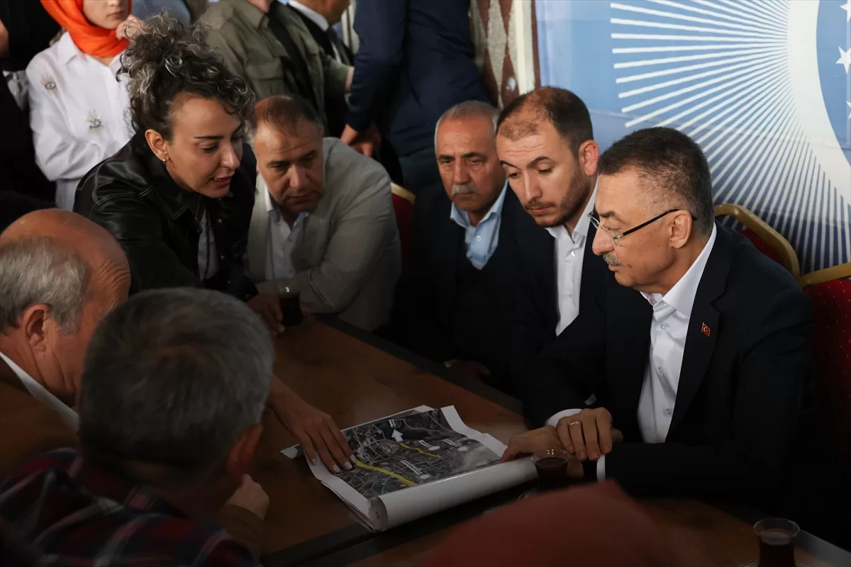 Cumhurbaşkanı Yardımcısı Oktay, Ayaş'ta seçim koordinasyon merkezi ziyaretinde konuştu: