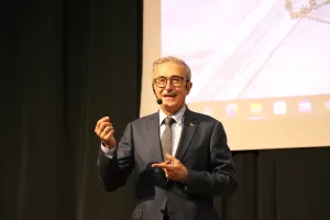 - "Bu sıralarda bizleri dinleyen birçok arkadaşımızın yarın Türkiye'de çok